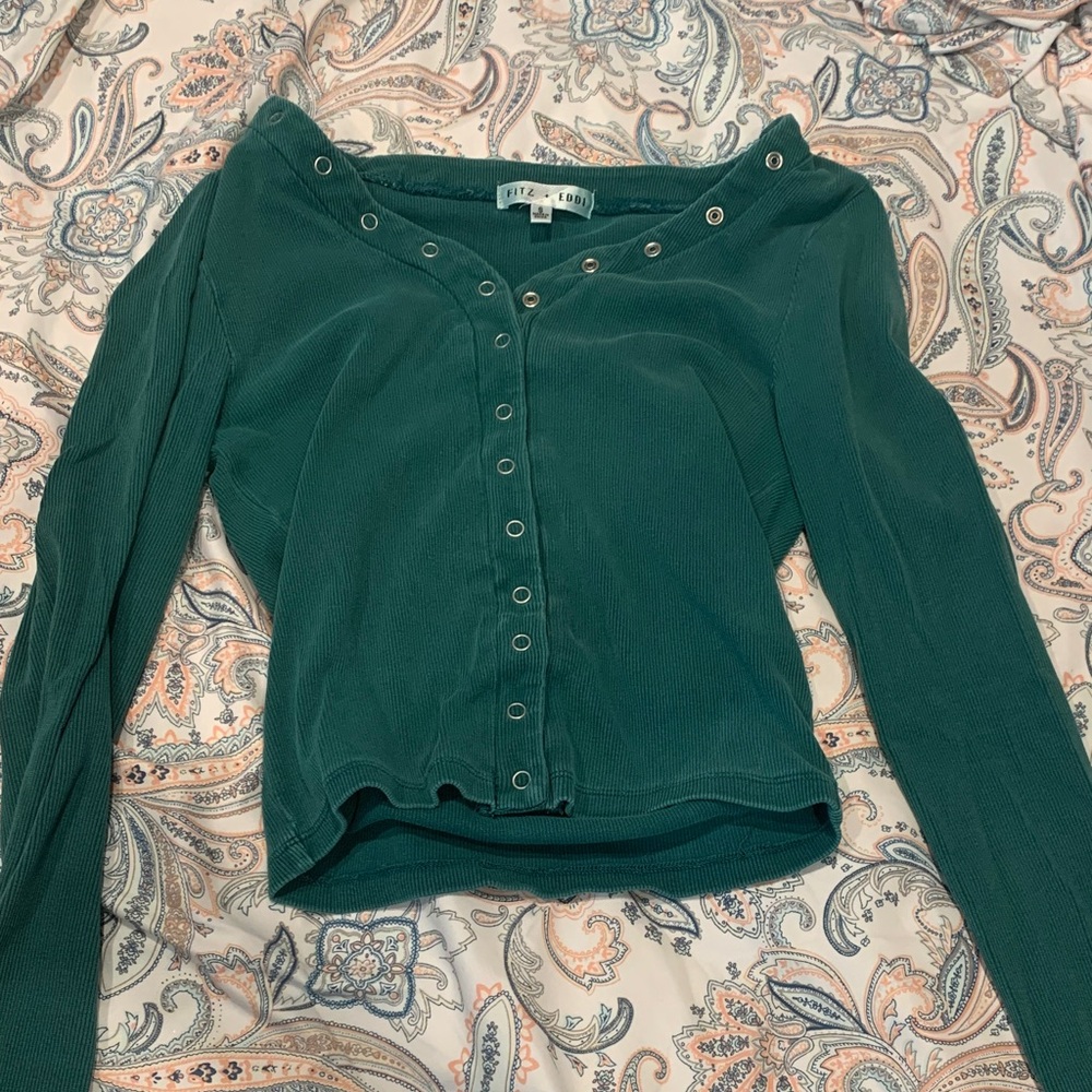 Buckle Green Cropped Button-Up Top